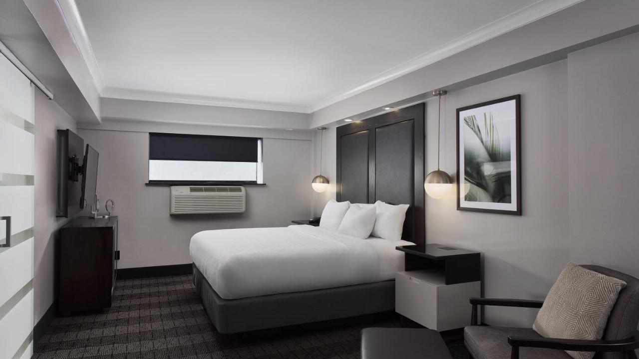 Queen Room - Non-Smoking