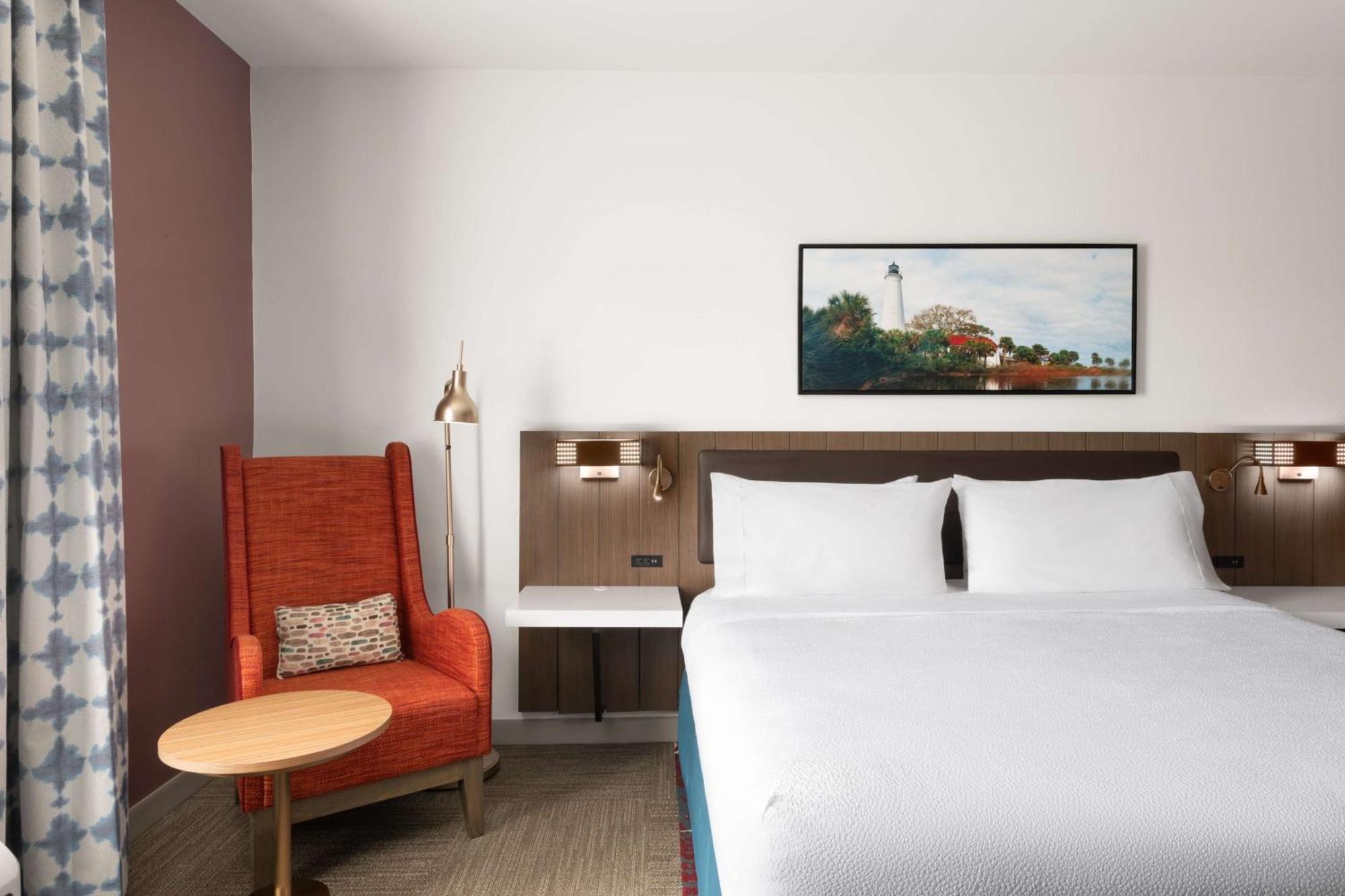 King Room with Accessible Tub - Mobility Access
